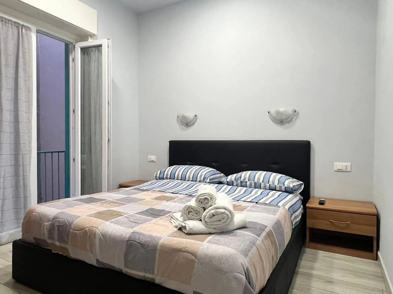 アパート カターニアMyhouse 4 - Centro Sicilia Aeroporto Humanitasアパートメント イタリア